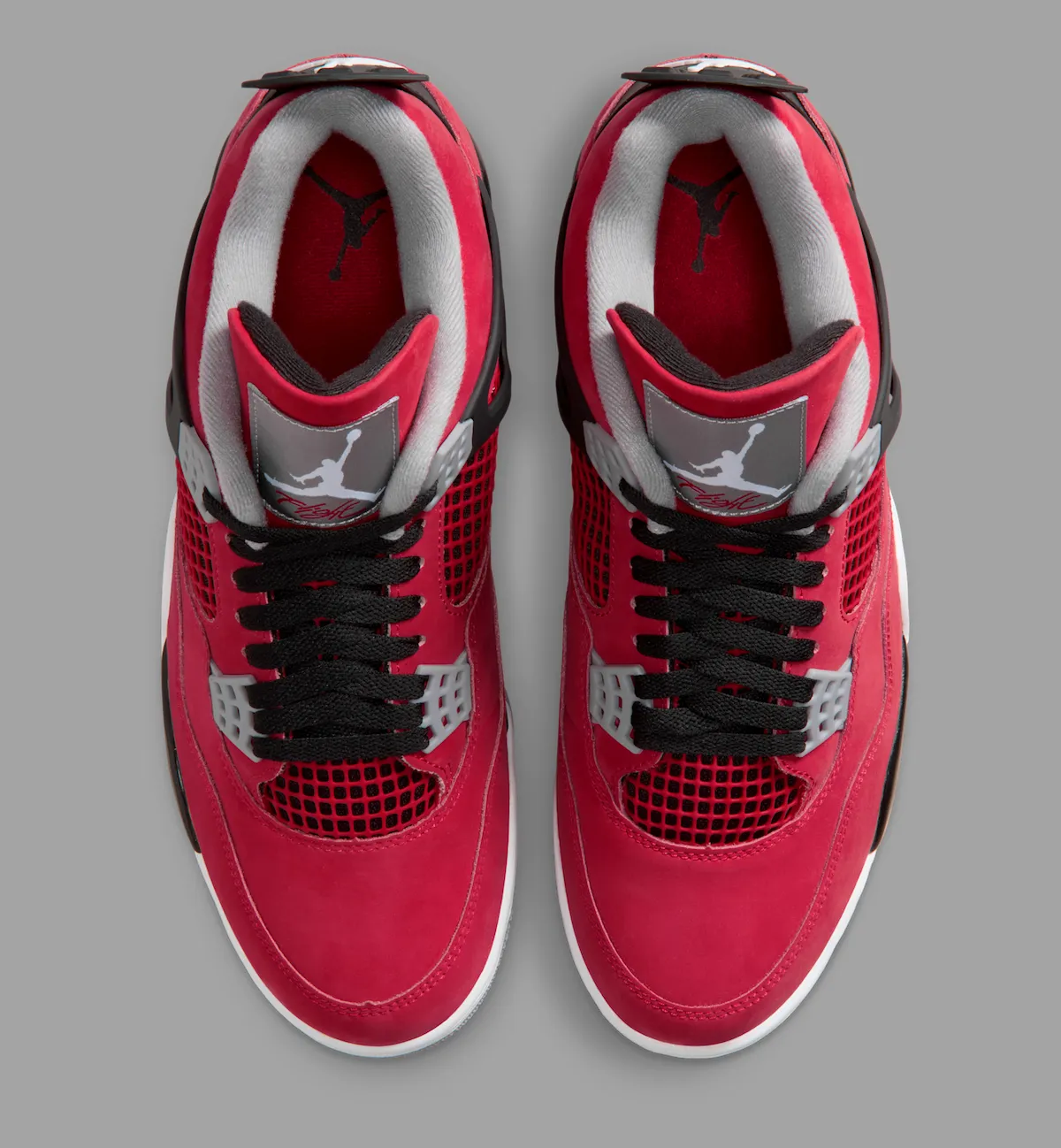 Vista lateral del Air Jordan 4 Toro Bravo 2026