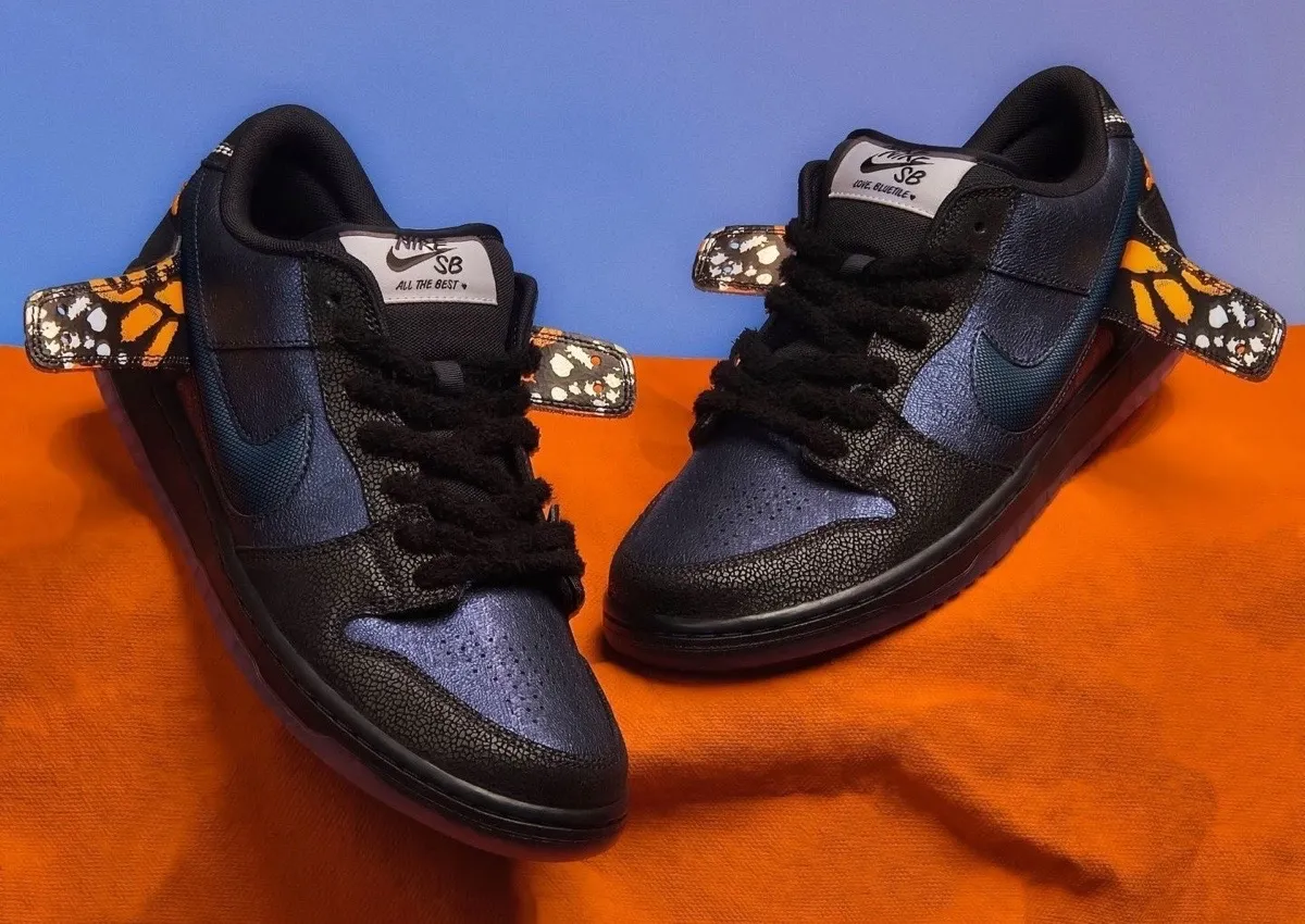 Bluetile x Nike SB Dunk Low Monarch Butterfly en colorway negro con detalles naranja y azul